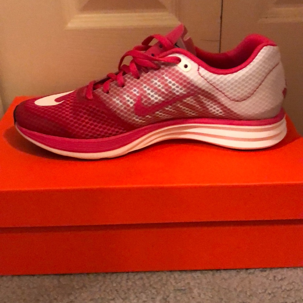 Women’s pink Nike lunarspeed size 9 new in box